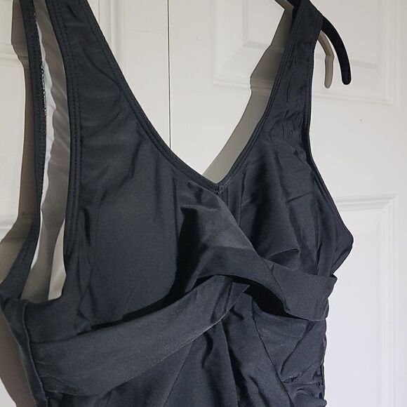 WOMEN'S Black Twist One Piece Swim Suit - Picture 3 of 6